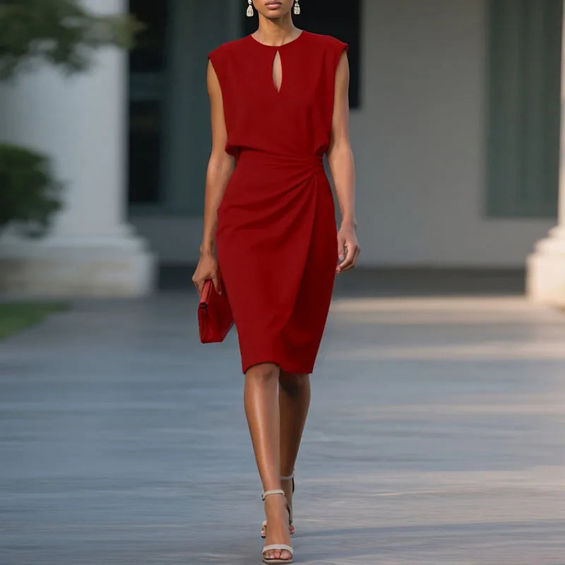 Rotes ärmelloses Midikleid mit Tropfenausschnitt und Taillenraffung, Etuiform
