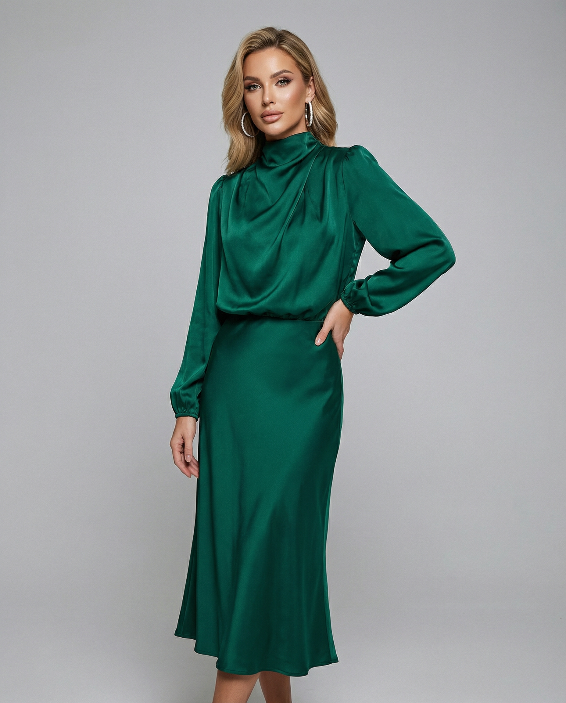 Satin-Abendkleid in Dunkelgrün mit Wasserfall-Ausschnitt und langen Puffärmeln
