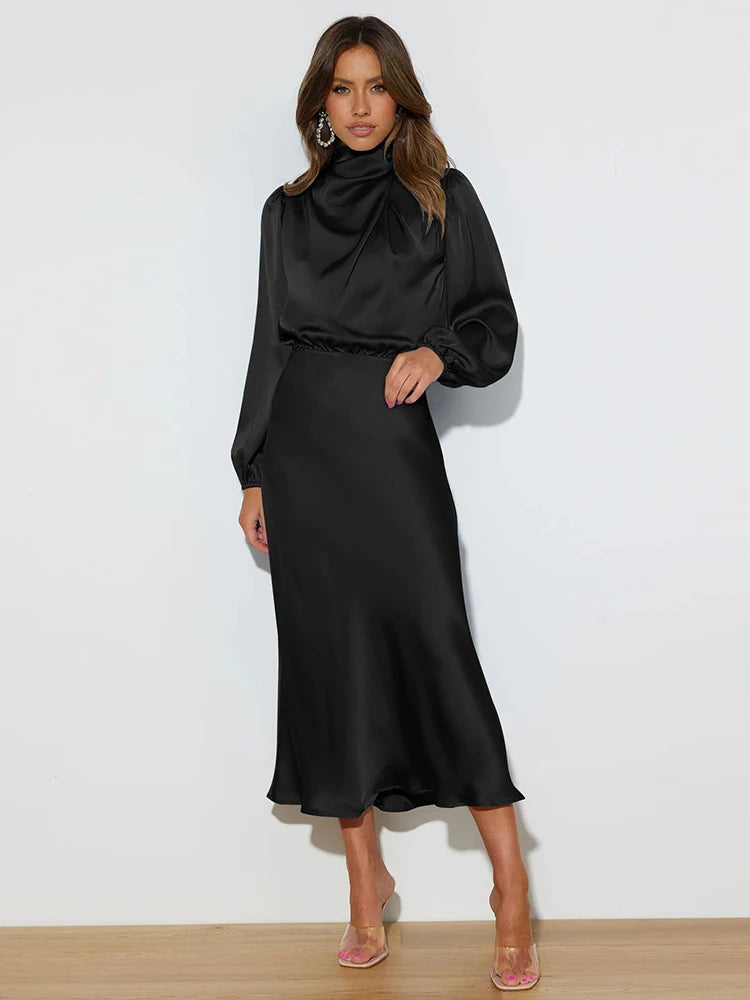 Satin-Abendkleid in Schwarz mit hochgeschlossenem Wasserfall-Ausschnitt und langen Ärmeln