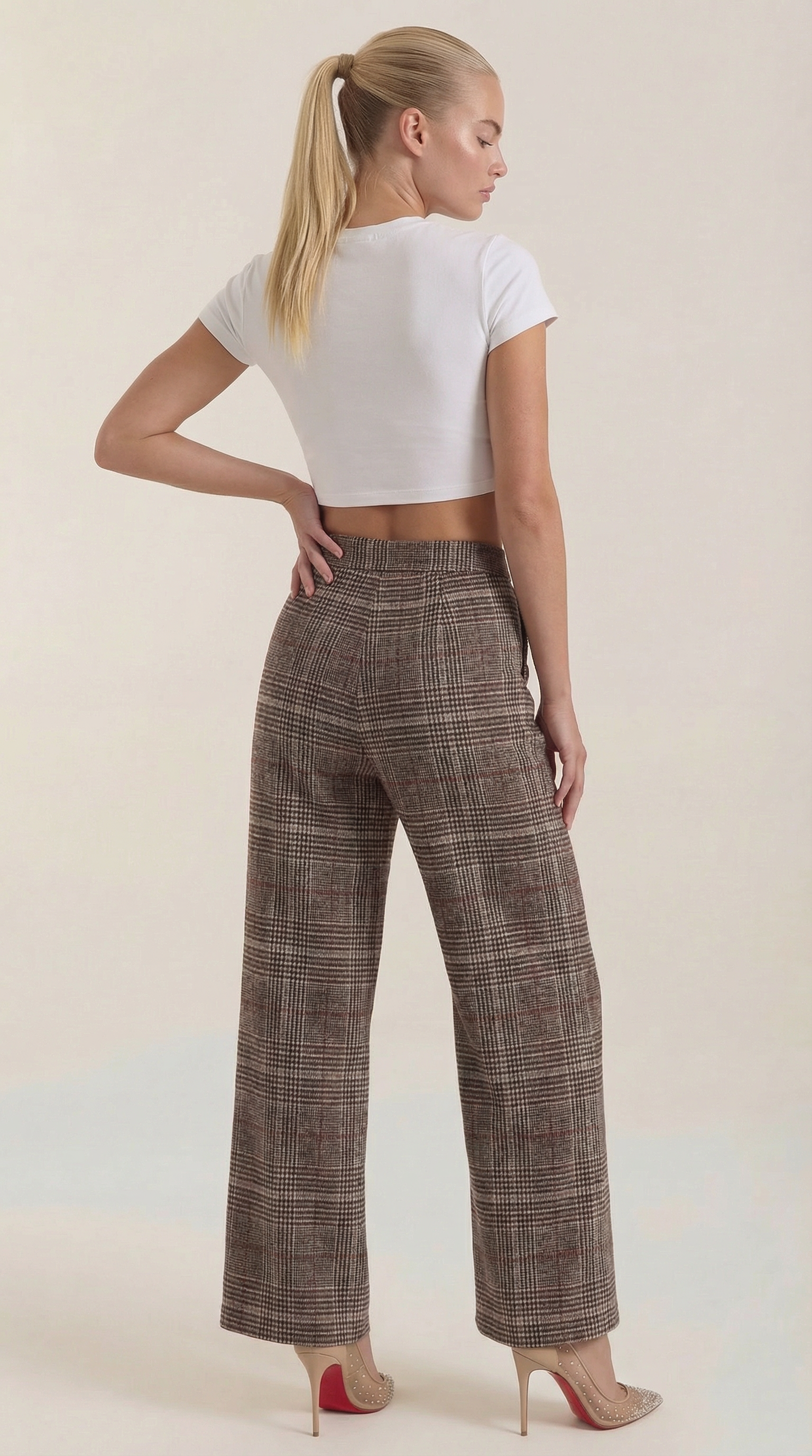 Karierte Damenhose mit hohem Bund, braunes kariertes Muster, Rückansicht