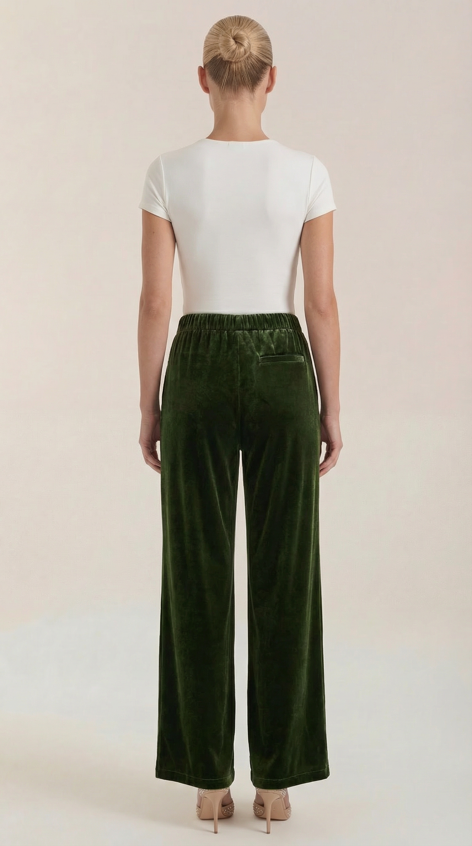 Damen Samthose mit weitem Bein, dunkelgrün, Rückansicht, hoher Bund