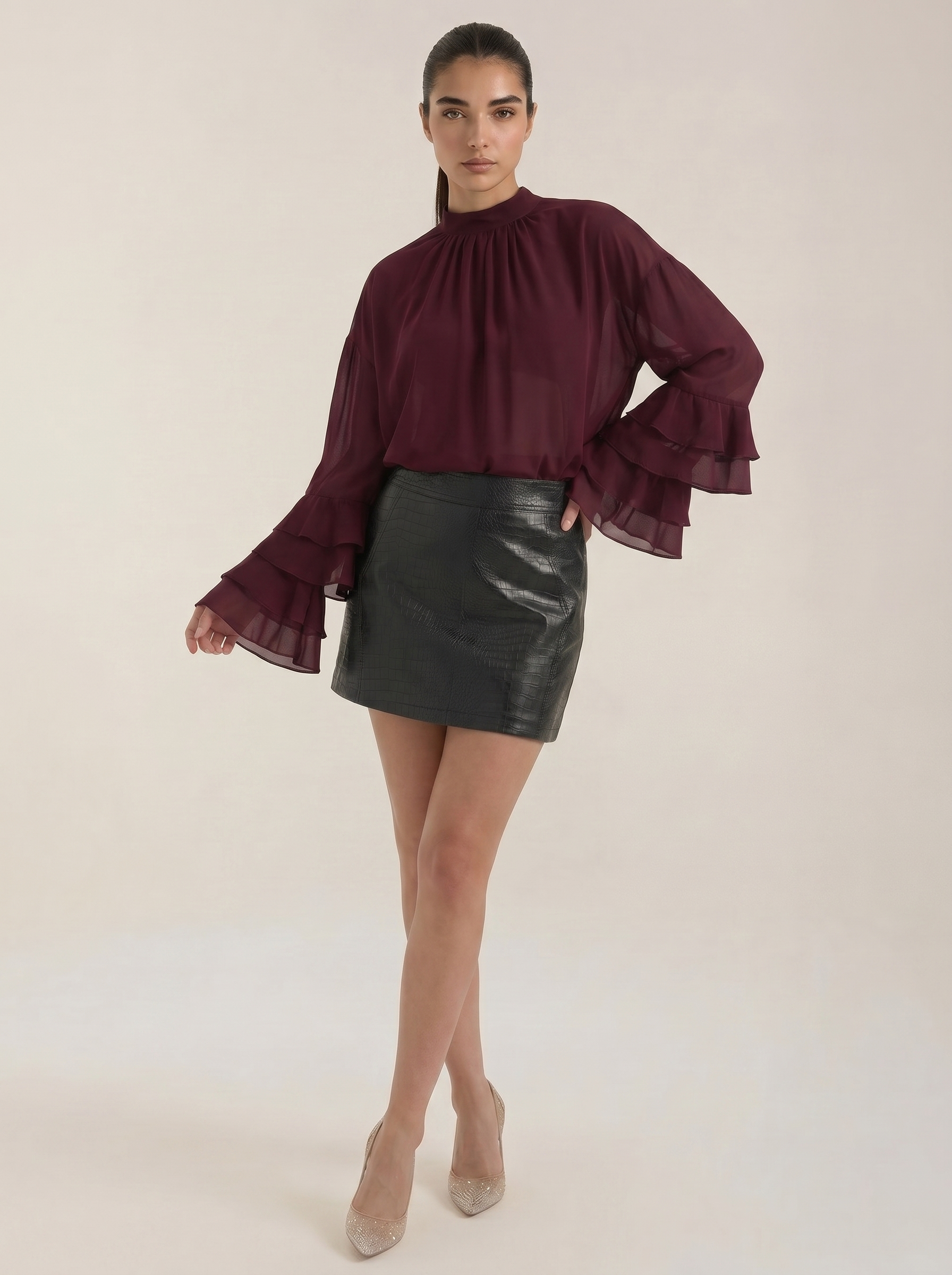 Transparente Bluse mit Stehkragen und Volantärmeln, bordeauxrot, locker fallend
