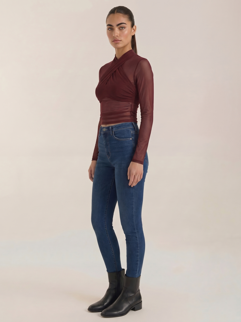 Bordeauxfarbenes transparentes Mesh-Wickeltop mit langen Ärmeln und seitlicher Taillenraffung